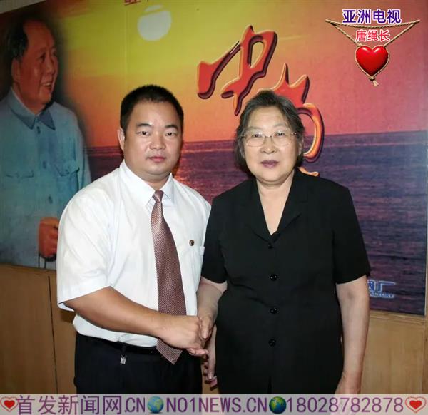 开国领袖毛主席的女儿李敏大姐和王文先生合影留念_副本.jpg 开国领袖毛主席的女儿李敏大姐和王文先生合影留念_副本.jpg